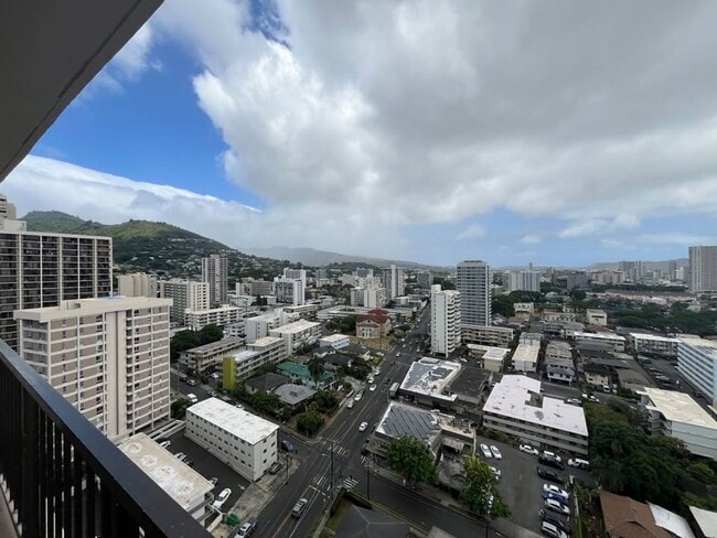 Building Photo - Newly Renovated Gem in Makiki