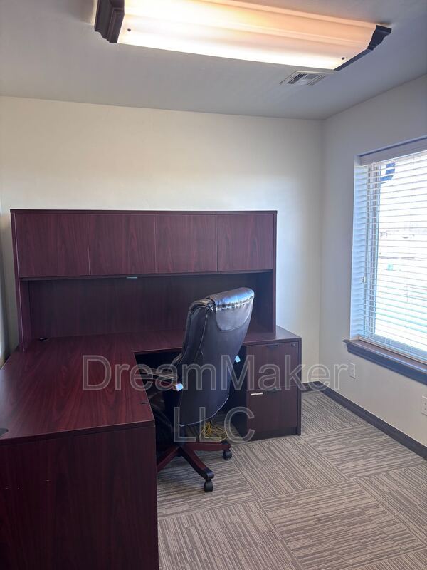 Building Photo - 2815 SE 44th St