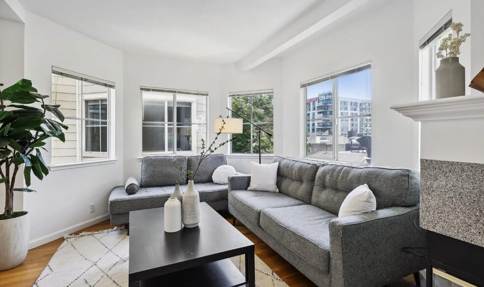 Building Photo - 28 Jennifer Pl