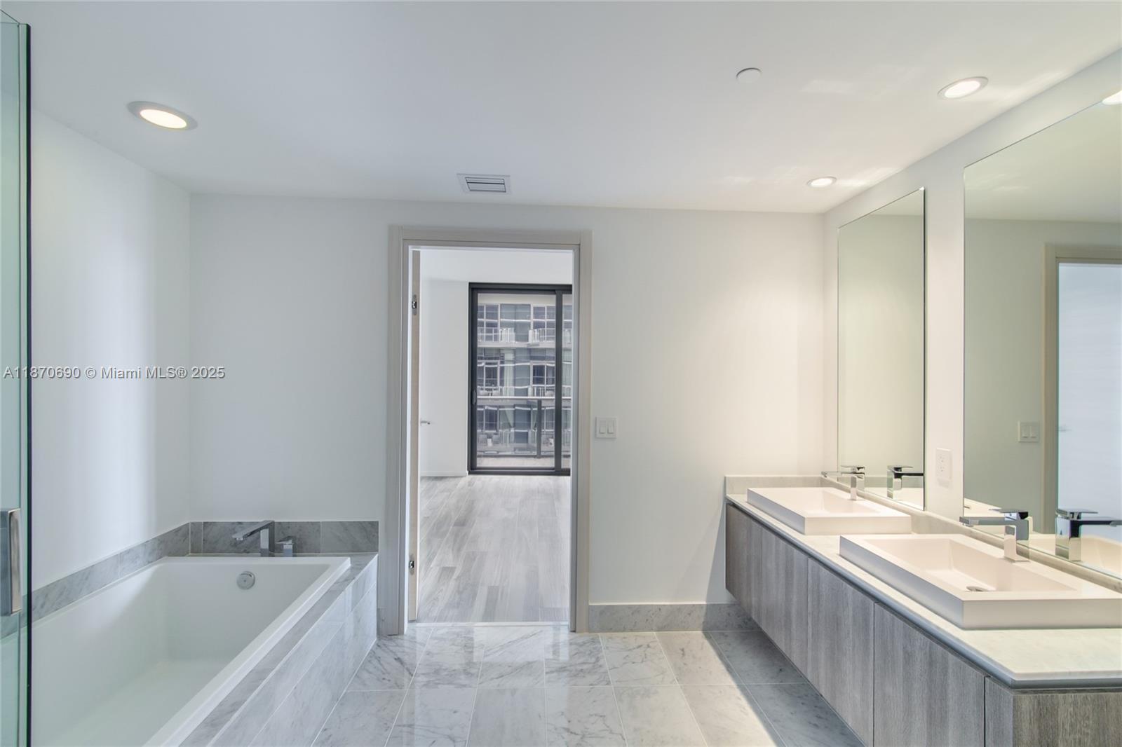 Building Photo - 801 S Miami Ave