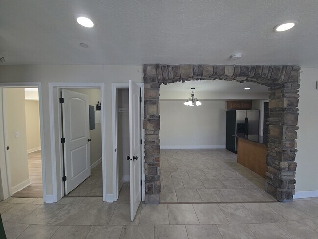 Building Photo - Gateway Village #61