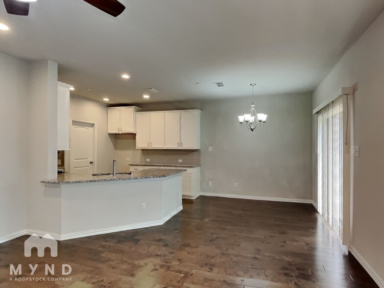 Building Photo - 4784 Bridgewater St