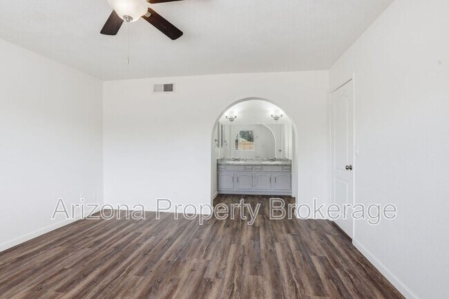 Building Photo - 3433 E Enid Ave