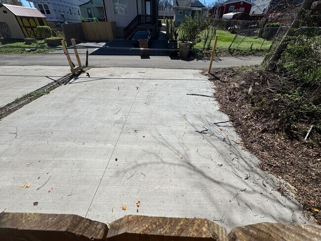 Building Photo - Be the first to live in this 3 bed/3.5 bath home across from Meharry Medical- great location with...