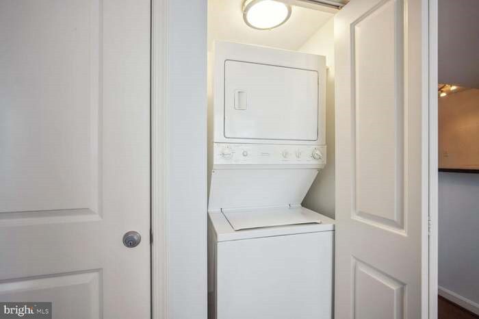 Building Photo - 880 N Pollard St