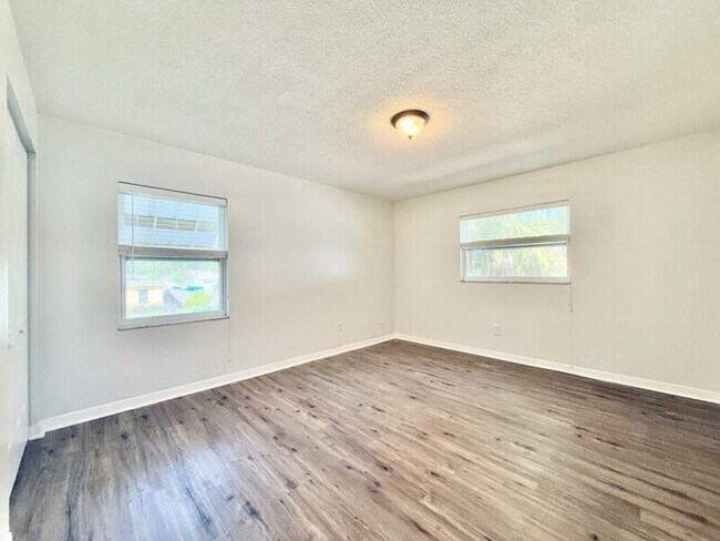 Building Photo - 6420 S Adelia Ave