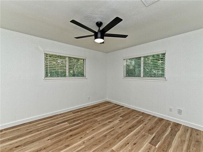 Building Photo - 1509 Oak Heights Dr