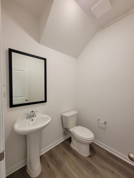 Building Photo - 1850 Settlers Glen Dr