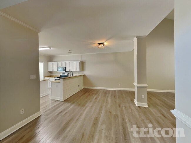 Building Photo - 123 Clarin Way