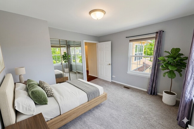 Building Photo - 147 White Branch Ct N