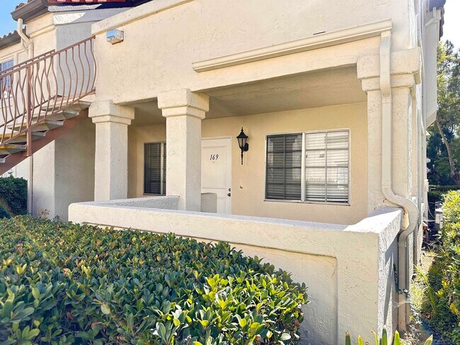 Building Photo - 774 Eastshore Terrace