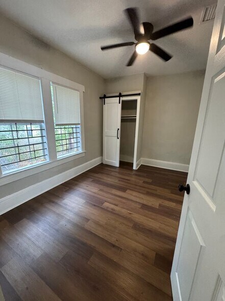 Building Photo - 1459 W 23rd St