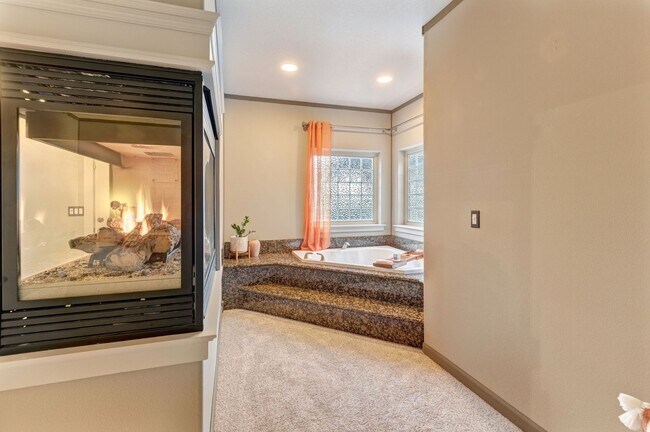 Building Photo - NW Grants Pass, Class, Style and Views!!!