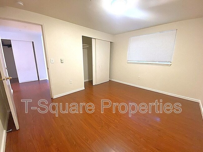 Building Photo - 7041 S 116th Pl