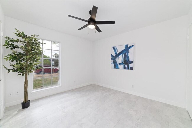 Building Photo - 12018 Troulon Dr