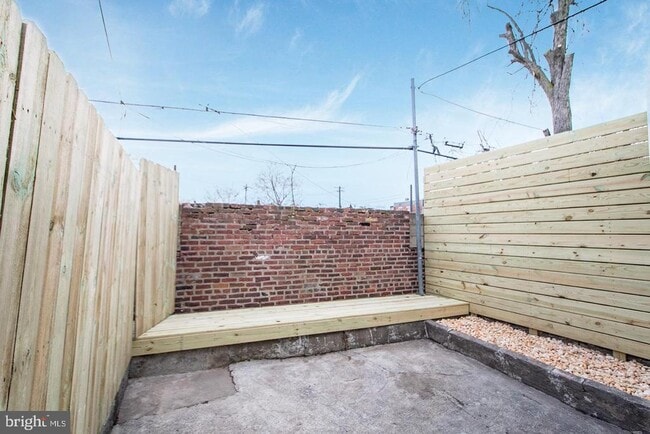 Building Photo - 2306 E Cambria St