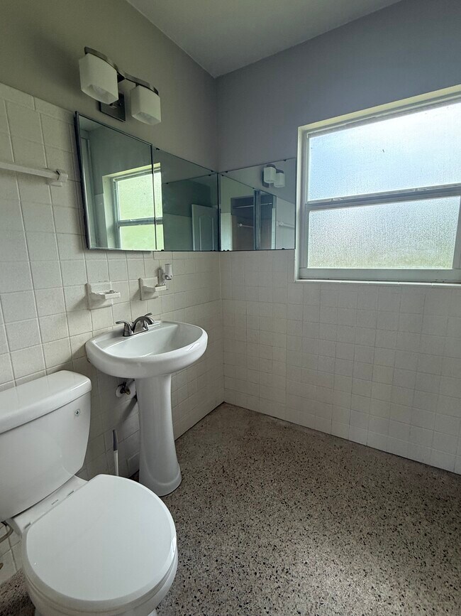 Building Photo - 1008 Malone Dr