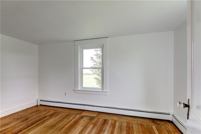 Building Photo - 44 Paquins Ln