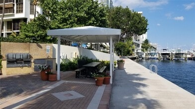 Building Photo - 1915 Brickell Ave