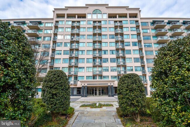 Building Photo - 5450 Whitley Park Terrace