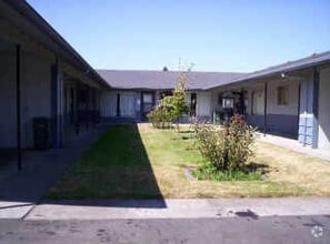 Building Photo - Walnut Apartments
