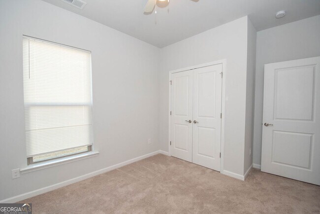 Building Photo - 147 Soundview Trce