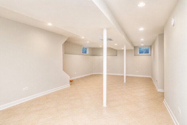 Building Photo - 1305 1st St