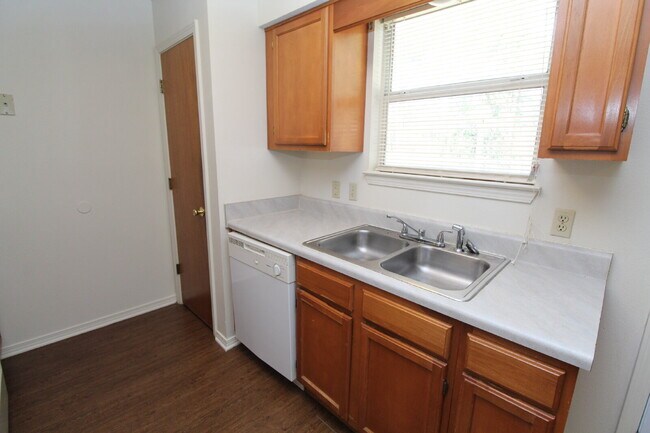 Building Photo - Convenient Southwest Pensacola Living — 3BR Home with Open Floor Plan, Private Fenced Yard & Easy...
