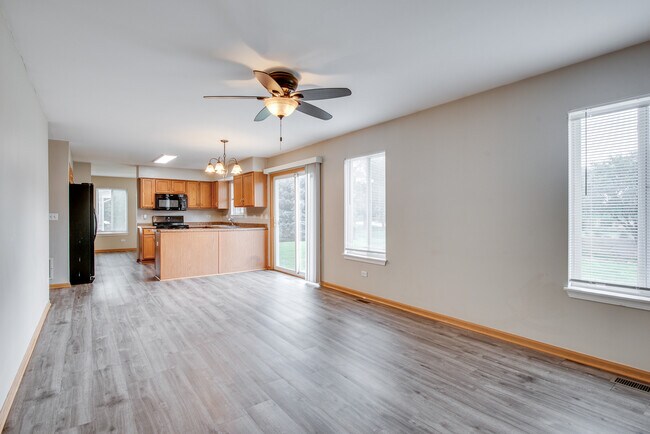 Building Photo - 2873 Carlsbad Cir