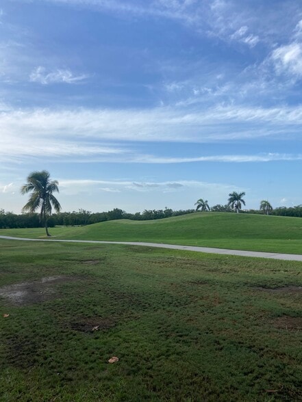 Building Photo - 113 Golf Club Dr