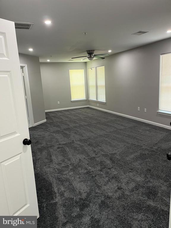 Building Photo - 10400 Twin Knoll Way