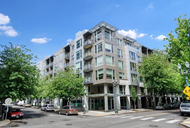 Building Photo - 2 Bed, 2 Bath Bright & Modern Condo in the Pearl District - Now Available!