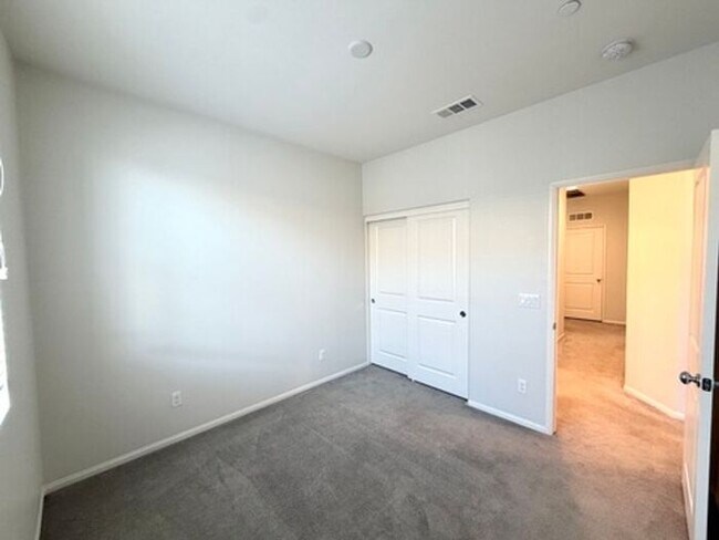 Building Photo - Luxury Townhome for Lease in Rancho Cucamonga