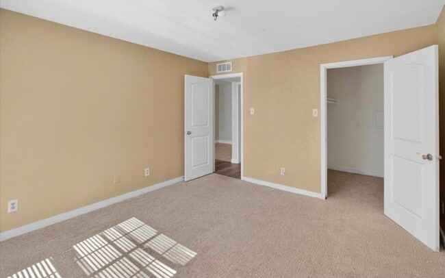 Building Photo - 12500 Sandpiper Dr