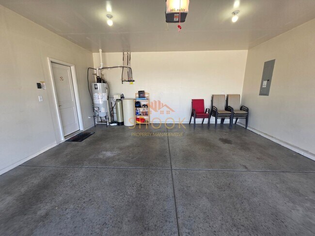 Building Photo - MOVE IN SPECIAL OF THE YEAR! Sign a lease ...