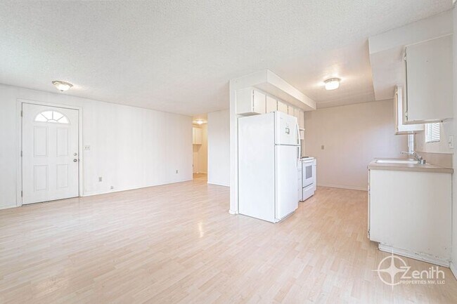 Building Photo - 3210 NE 44th St