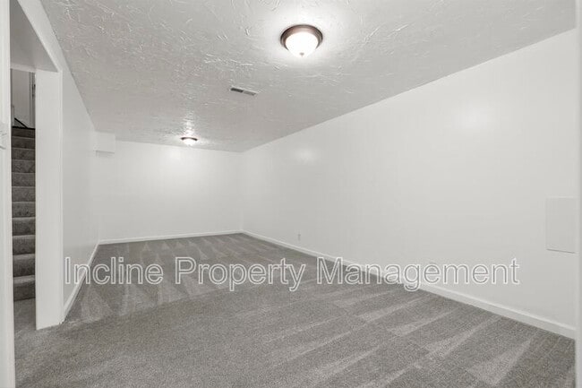 Building Photo - 10551 Violet Dr