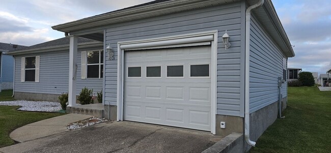 Building Photo - Furnished Rental in The Villages – 2BR/2BA Home on Del Toro Drive!