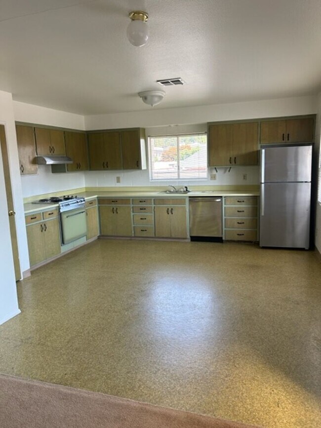 Building Photo - Unique Apartment for Rent in Cottage Grove - Water and Garbage included.