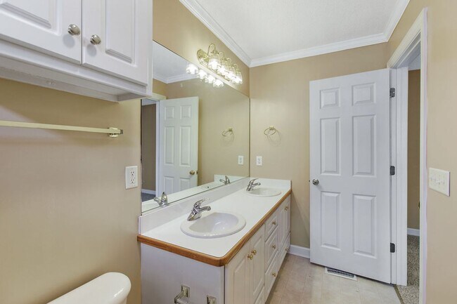 Building Photo - Adorable Ranch Home With Garage and Screen Porch!