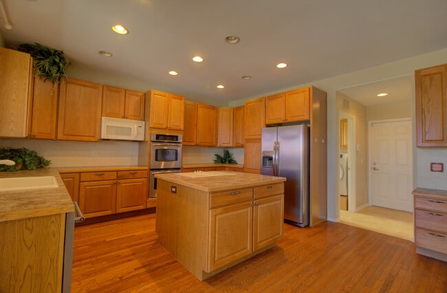 Building Photo - 9202 Royal Melbourne Cir