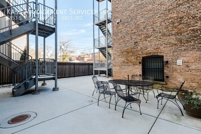 Building Photo - 6853 S Ridgeland Ave