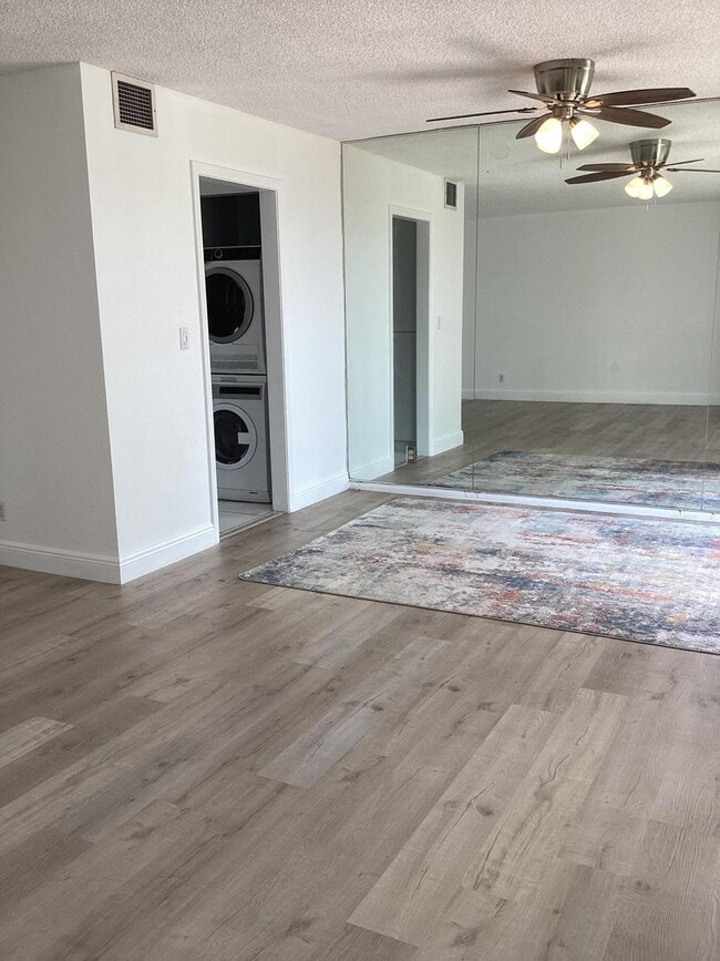 Building Photo - 00 Bridgewood Dr