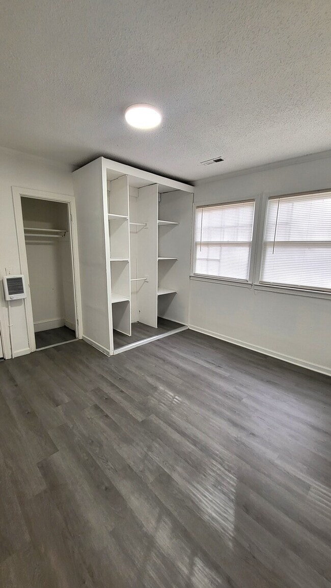 Building Photo - For Rent: Renovated Three Bedroom House in Sumter SC!