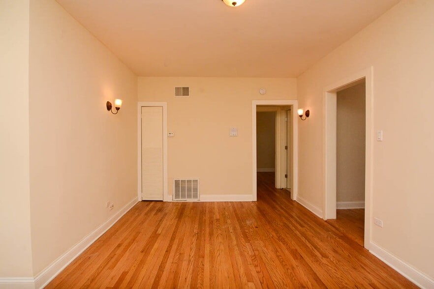Building Photo - 4139 N Ashland Ave
