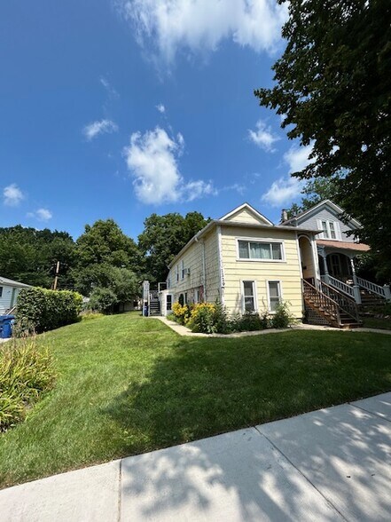 Building Photo - 1229 Leon Pl