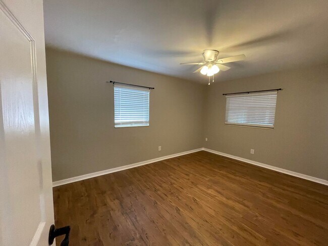 Building Photo - North Brandon Home with NO HOA and NO CARPET