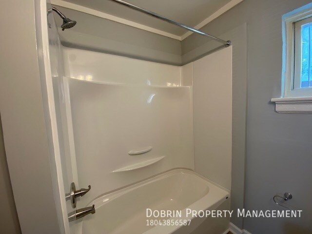 Building Photo - 1705 Tyler St