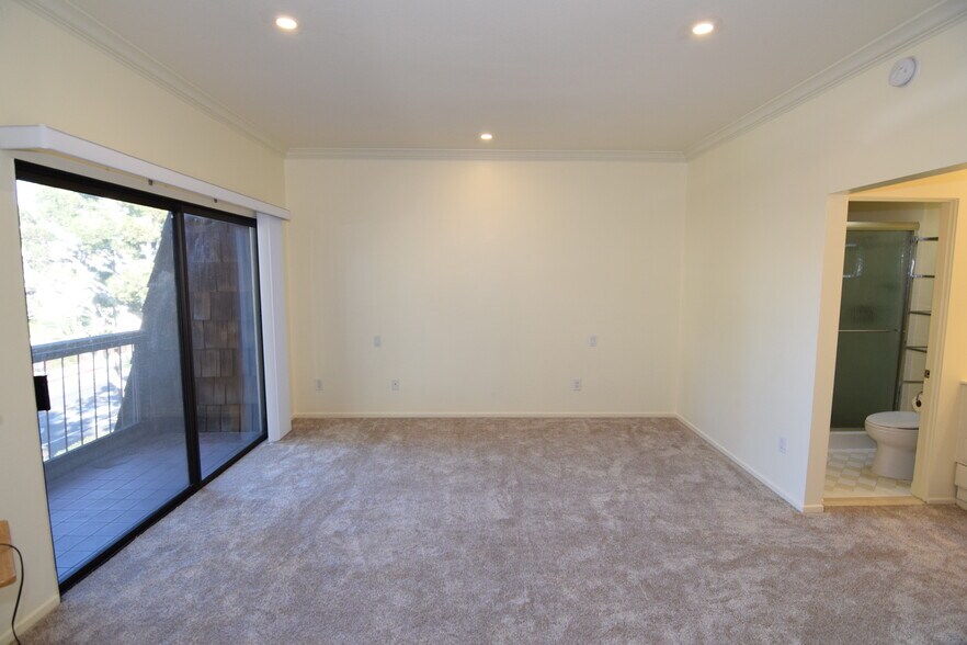 Building Photo - 13340 Maxella Ave