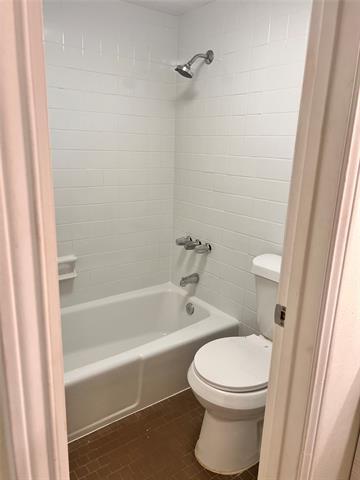 Building Photo - 504 E Ave J St